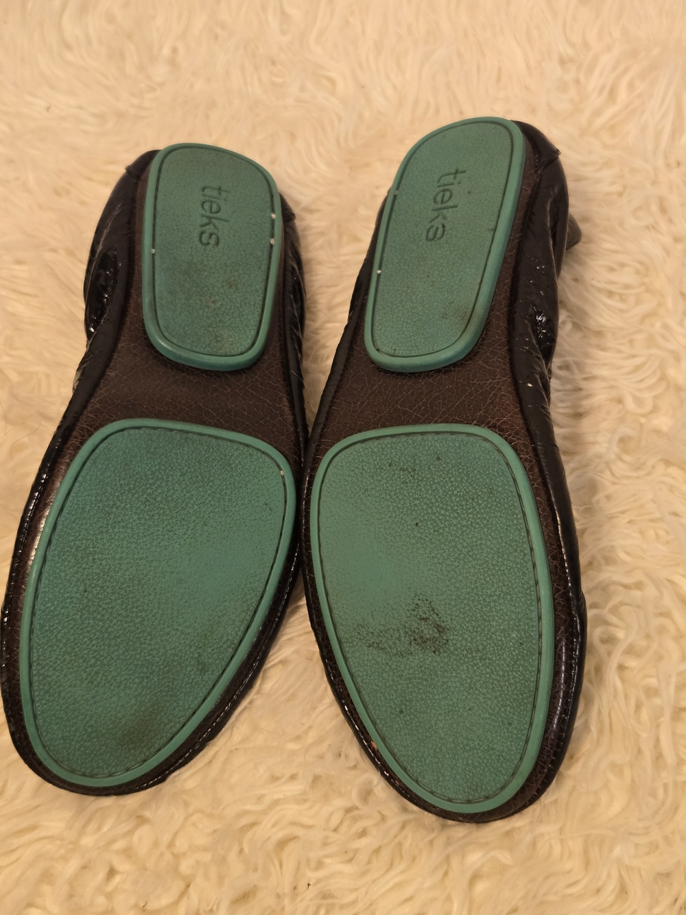 Tieks Obsidian Black Ballet Flat with Turquoise Sole - Picture 9 of 10